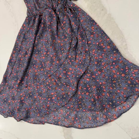 Soprano Dusty Gray Floral Wrap Dress Womens XS Sleeveless TieFront Ruffle Bottom - Picture 2 of 7